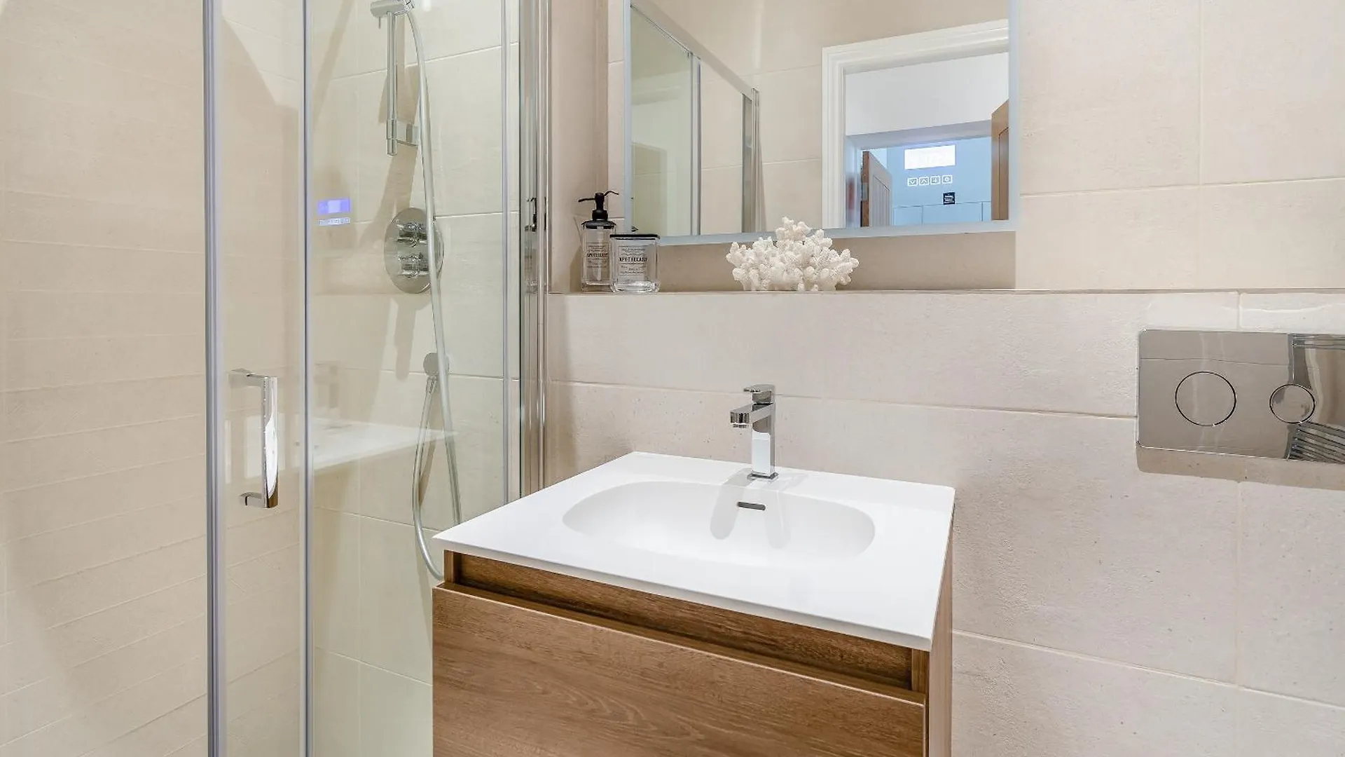 Saltwater Suite ويتبي