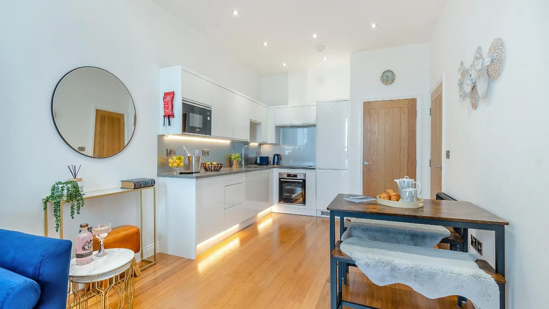Saltwater Suite ويتبي بيت للعطل
