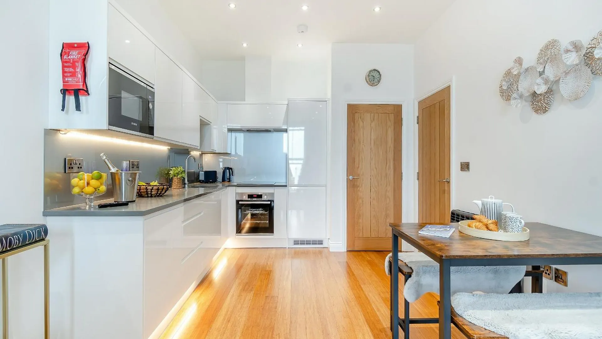 بيت للعطل Saltwater Suite ويتبي